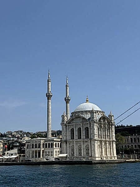 Ortaköy Camii